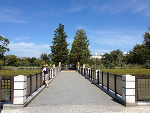 横浜市営墓地の入り口